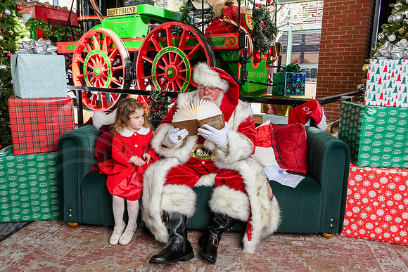 RKPhoto-2025-TheCharlestonSanta-Nov29-0720