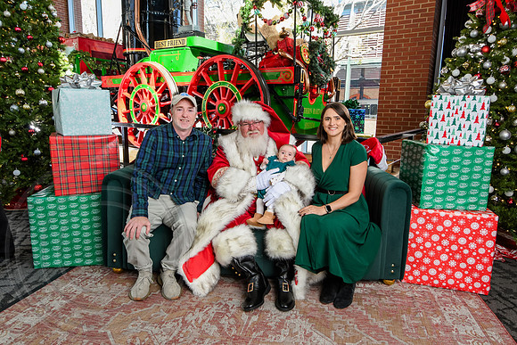 RKPhoto-2025-TheCharlestonSanta-Nov29-0722