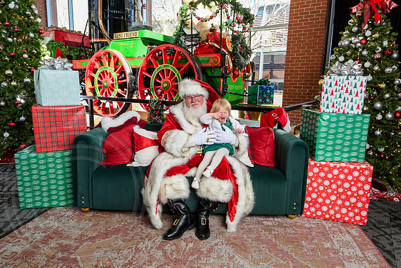 RKPhoto-2025-TheCharlestonSanta-Nov29-0723