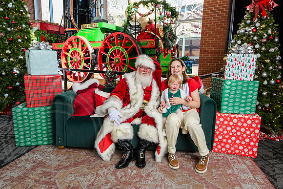 RKPhoto-2025-TheCharlestonSanta-Nov29-0724