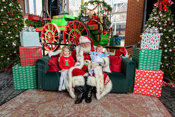 RKPhoto-2025-TheCharlestonSanta-Nov29-0728