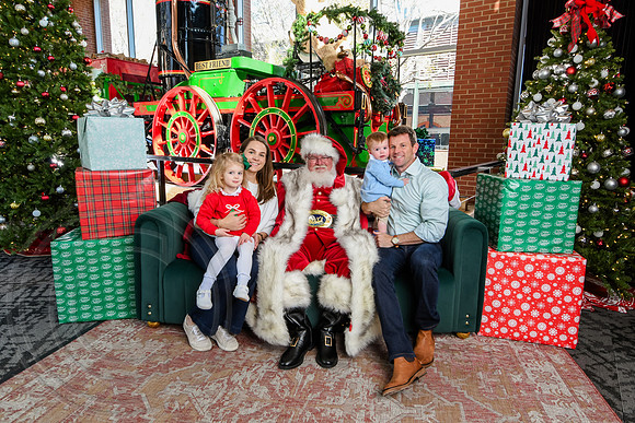 RKPhoto-2025-TheCharlestonSanta-Nov29-0729