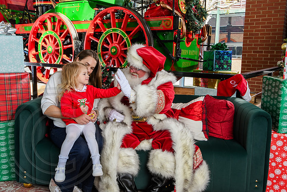 RKPhoto-2025-TheCharlestonSanta-Nov29-0731