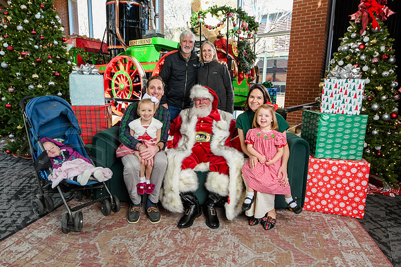 RKPhoto-2025-TheCharlestonSanta-Nov29-0733