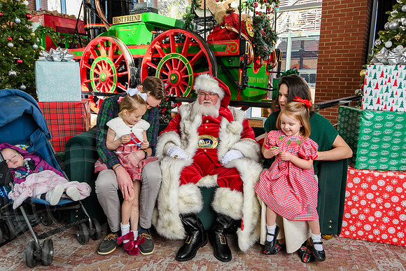 RKPhoto-2025-TheCharlestonSanta-Nov29-0735