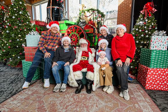 RKPhoto-2025-TheCharlestonSanta-Nov29-0740