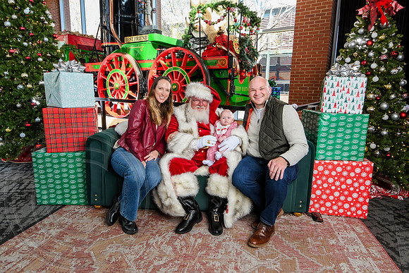 RKPhoto-2025-TheCharlestonSanta-Nov29-0742