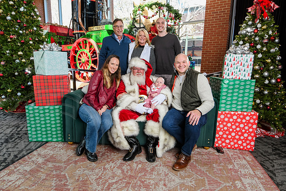 RKPhoto-2025-TheCharlestonSanta-Nov29-0743
