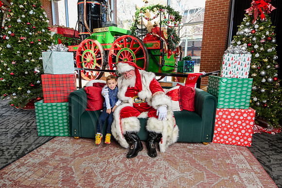 RKPhoto-2025-TheCharlestonSanta-Nov29-0744
