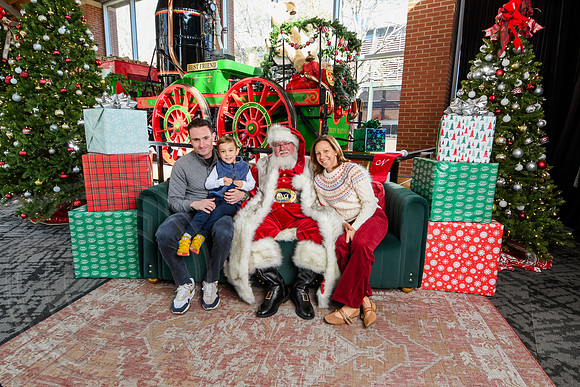 RKPhoto-2025-TheCharlestonSanta-Nov29-0745