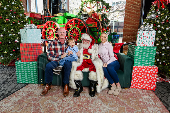 RKPhoto-2025-TheCharlestonSanta-Nov29-0750