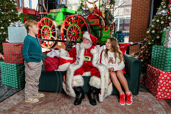 RKPhoto-2025-TheCharlestonSanta-Nov29-0756