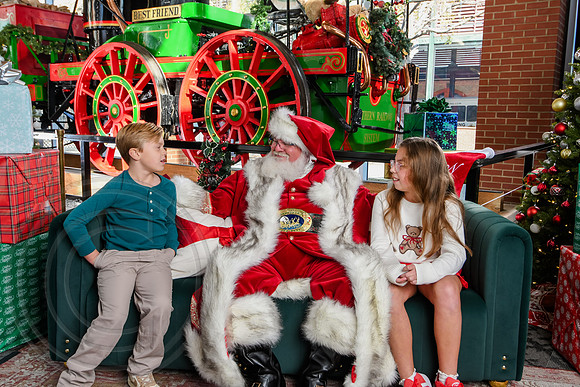 RKPhoto-2025-TheCharlestonSanta-Nov29-0758