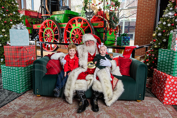 RKPhoto-2025-TheCharlestonSanta-Nov29-0759