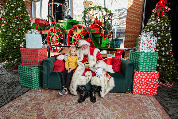 RKPhoto-2025-TheCharlestonSanta-Nov29-0763
