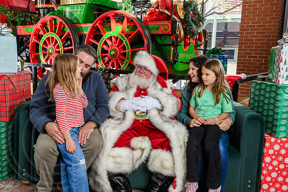 RKPhoto-2025-TheCharlestonSanta-Nov29-0769