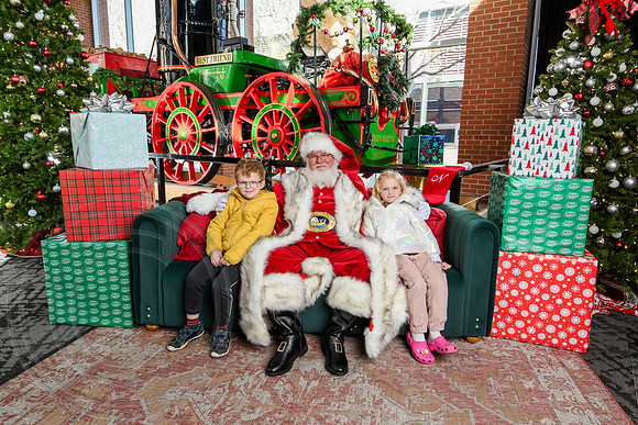 RKPhoto-2025-TheCharlestonSanta-Nov29-0781
