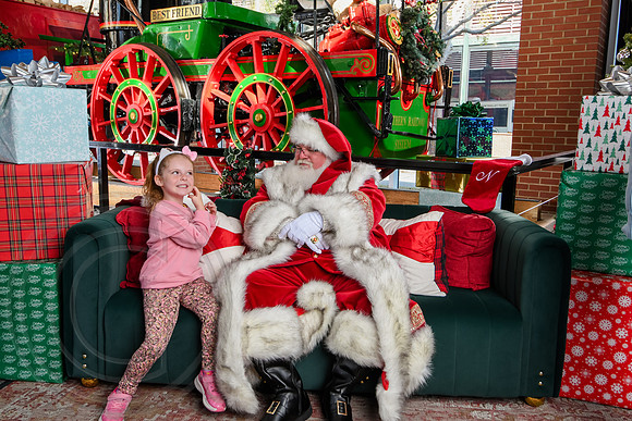 RKPhoto-2025-TheCharlestonSanta-Nov29-0792