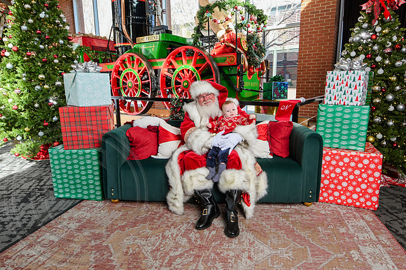 RKPhoto-2025-TheCharlestonSanta-Nov29-0797