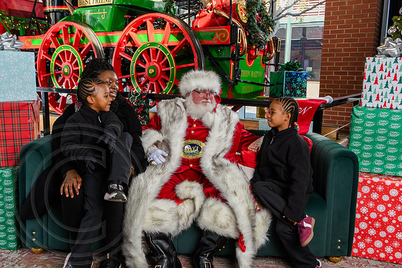 RKPhoto-2025-TheCharlestonSanta-Nov29-0802