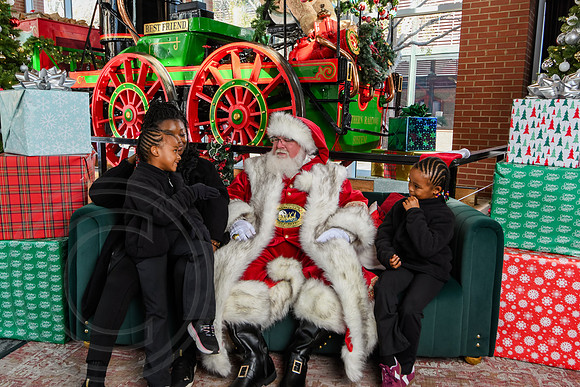 RKPhoto-2025-TheCharlestonSanta-Nov29-0804
