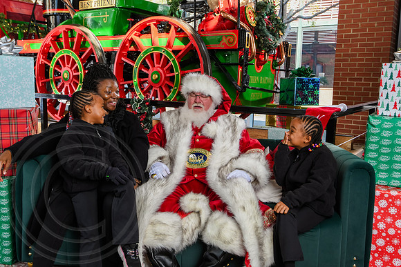 RKPhoto-2025-TheCharlestonSanta-Nov29-0806