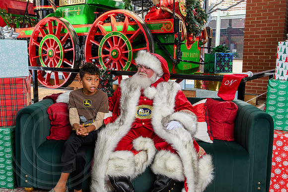 RKPhoto-2025-TheCharlestonSanta-Nov29-0810