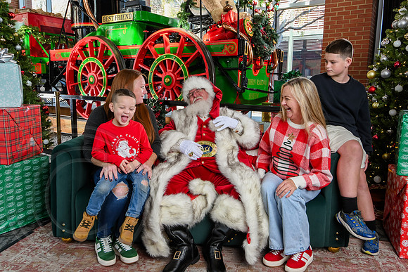 RKPhoto-2025-TheCharlestonSanta-Nov29-0817