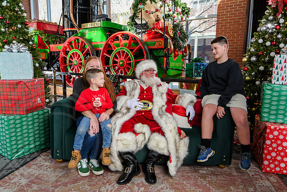 RKPhoto-2025-TheCharlestonSanta-Nov29-0818