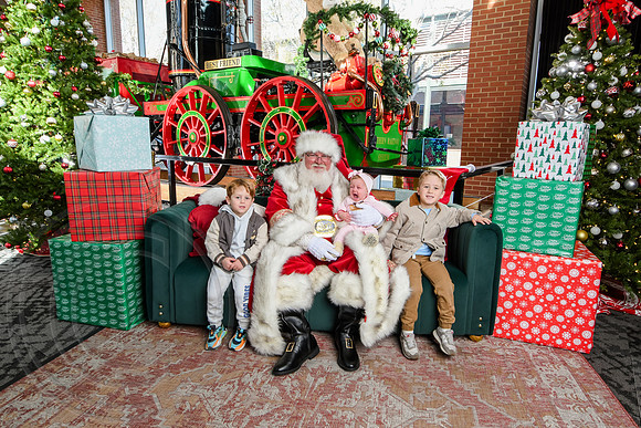 RKPhoto-2025-TheCharlestonSanta-Nov29-0822