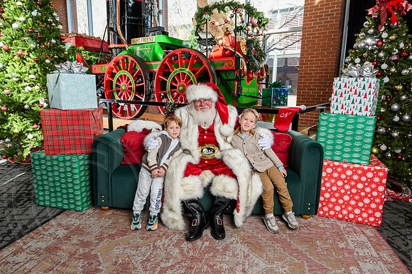 RKPhoto-2025-TheCharlestonSanta-Nov29-0823
