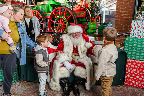 RKPhoto-2025-TheCharlestonSanta-Nov29-0827