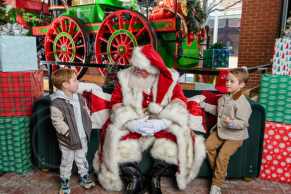RKPhoto-2025-TheCharlestonSanta-Nov29-0829