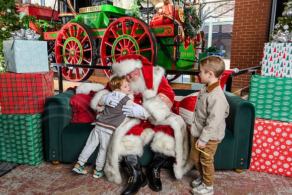 RKPhoto-2025-TheCharlestonSanta-Nov29-0830