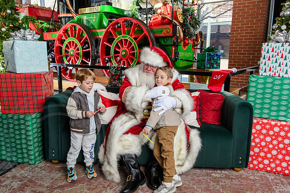 RKPhoto-2025-TheCharlestonSanta-Nov29-0831