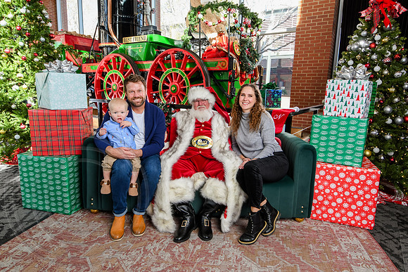 RKPhoto-2025-TheCharlestonSanta-Nov29-0834