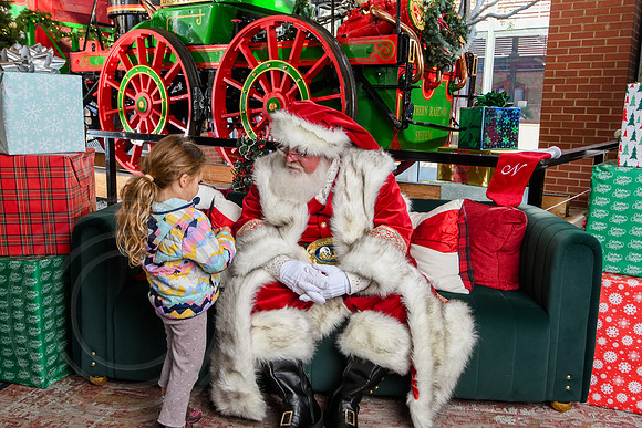 RKPhoto-2025-TheCharlestonSanta-Nov29-0842