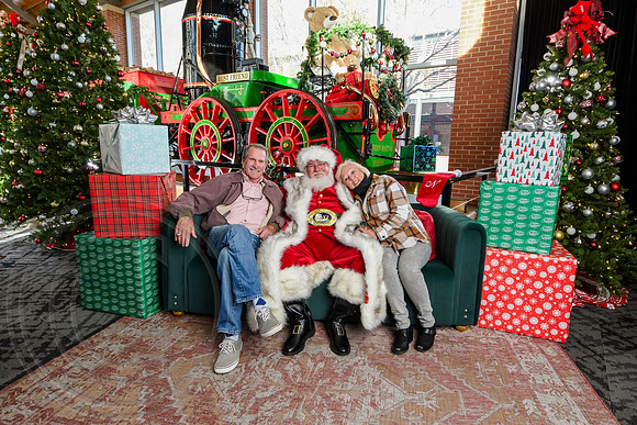 RKPhoto-2025-TheCharlestonSanta-Nov29-0843