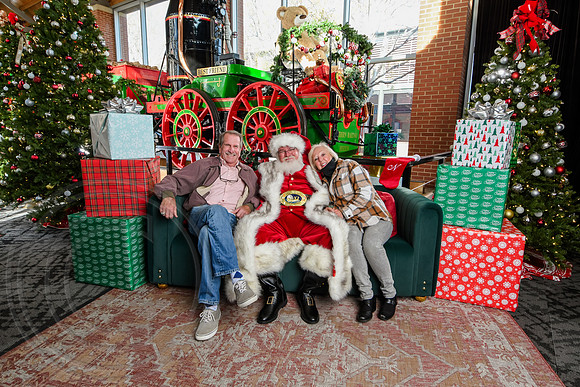 RKPhoto-2025-TheCharlestonSanta-Nov29-0844