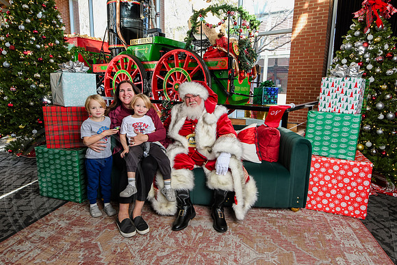 RKPhoto-2025-TheCharlestonSanta-Nov29-0846