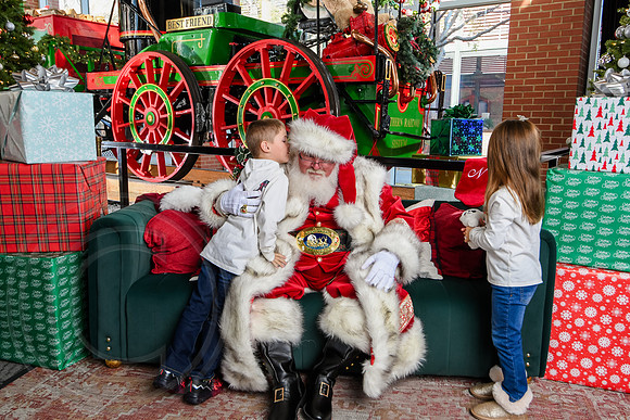 RKPhoto-2025-TheCharlestonSanta-Nov29-0853