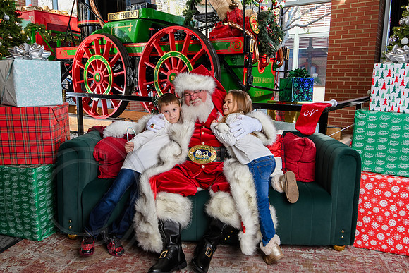 RKPhoto-2025-TheCharlestonSanta-Nov29-0854