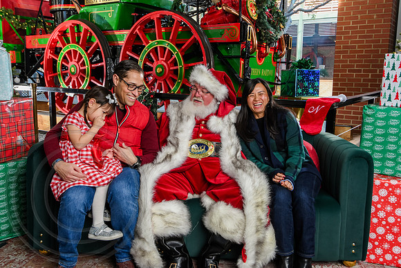 RKPhoto-2025-TheCharlestonSanta-Nov29-0873