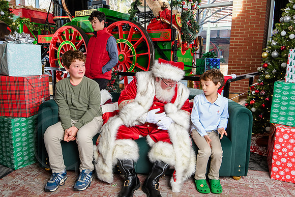 RKPhoto-2025-TheCharlestonSanta-Nov29-0878
