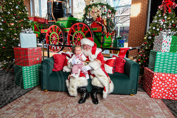 RKPhoto-2025-TheCharlestonSanta-Nov29-0884