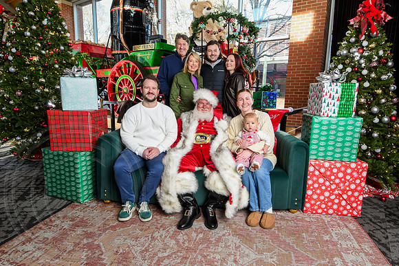 RKPhoto-2025-TheCharlestonSanta-Nov29-0887