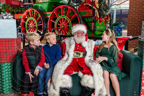 RKPhoto-2025-TheCharlestonSanta-Nov29-0895