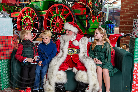 RKPhoto-2025-TheCharlestonSanta-Nov29-0897