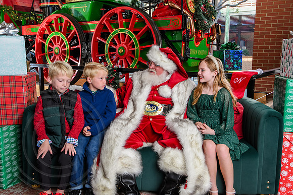 RKPhoto-2025-TheCharlestonSanta-Nov29-0898