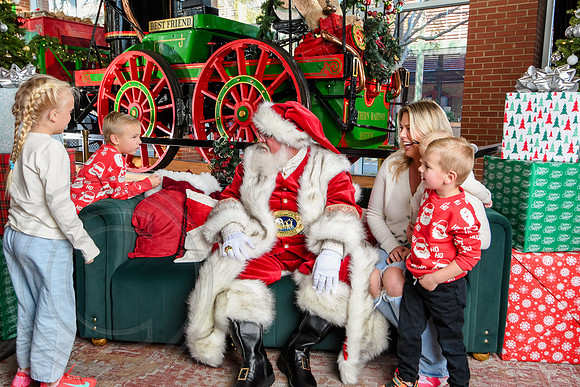 RKPhoto-2025-TheCharlestonSanta-Nov29-0908